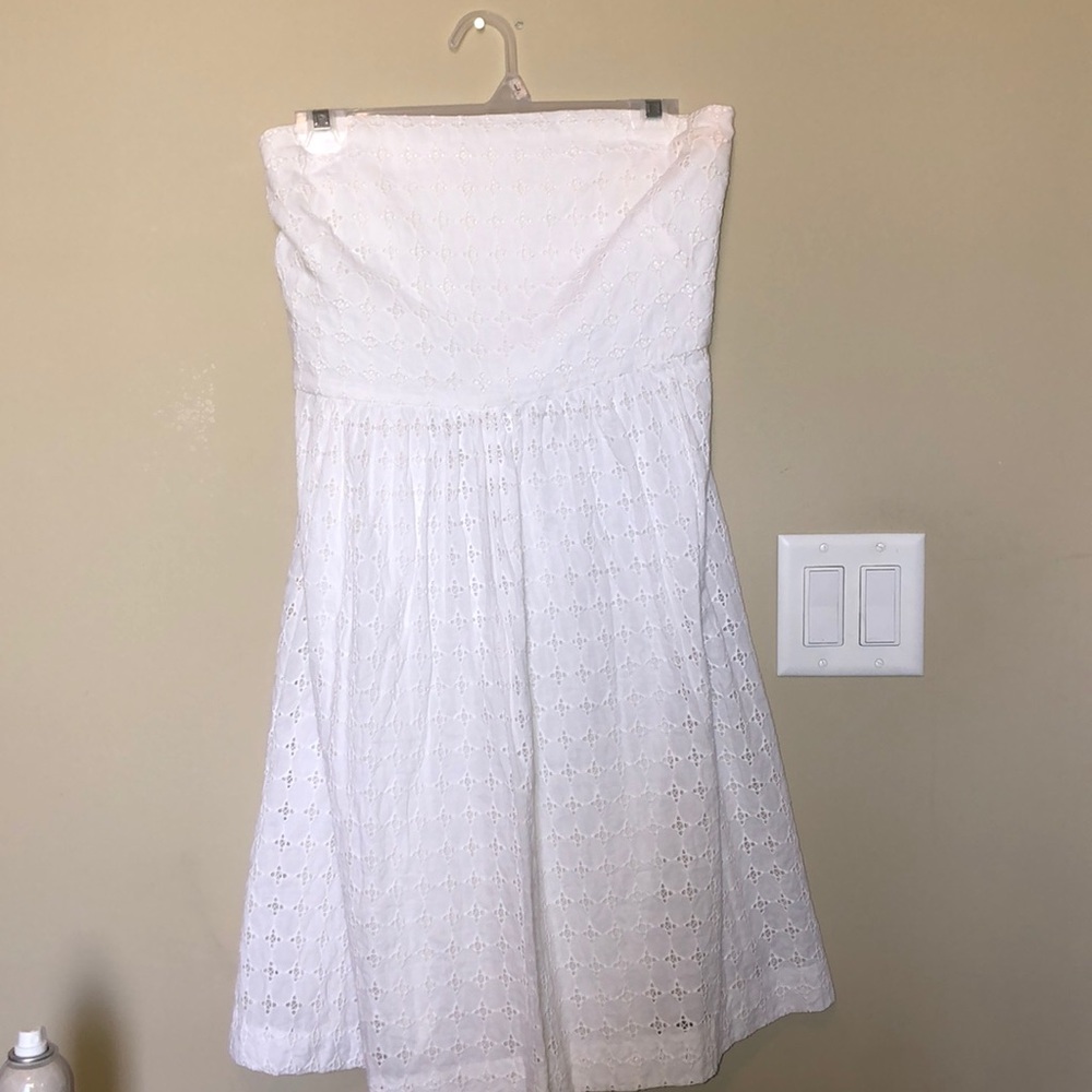 Banana Republic Strapless simple lace short dress